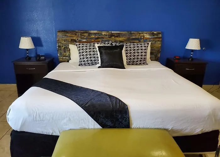 Hotel Pinecrest &