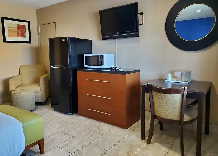 Hotel Pinecrest & 2*
