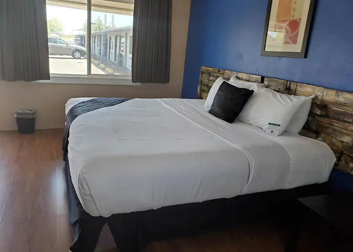 Hotel Pinecrest & 2*